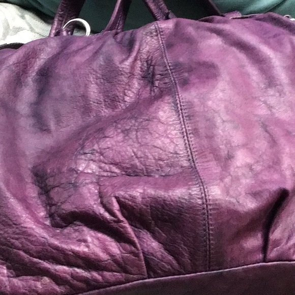 Purple italian leather hobo bag, large bag with zip top, soft distressed leather - Picture 3 of 16